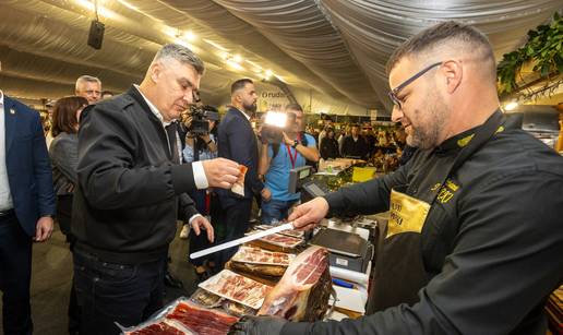 GALERIJA Otvoren 17. Internacionalni sajam pršuta u Tinjanu, stigao i Milanović