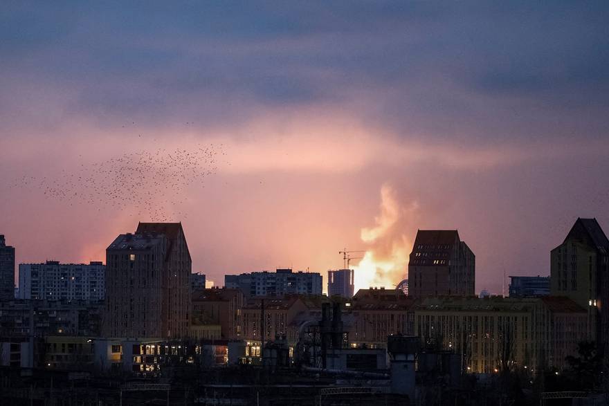 Eksplozije i dim iznad Kijeva dok Rusija pokreće veliki zračni napad na Ukrajinu