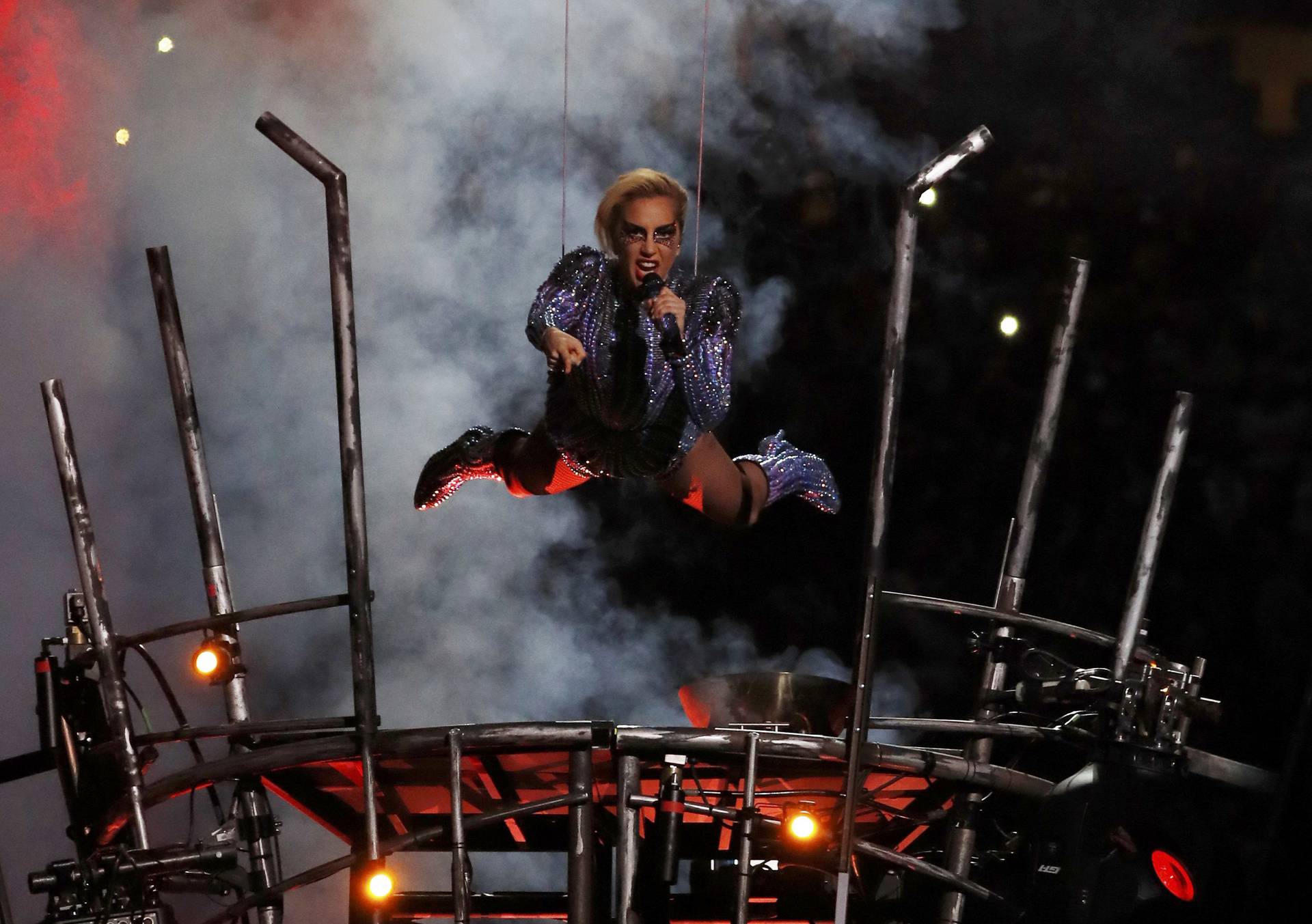 Леди Гага на Супербоуле. Super Bowl Halftime show.