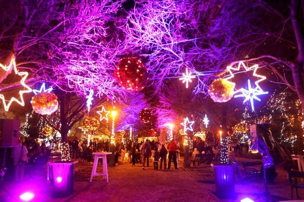 Šibenik: Šibenska Adventura zapo?ela koncertom Parnog valjka u perivoju Roberta Visianija