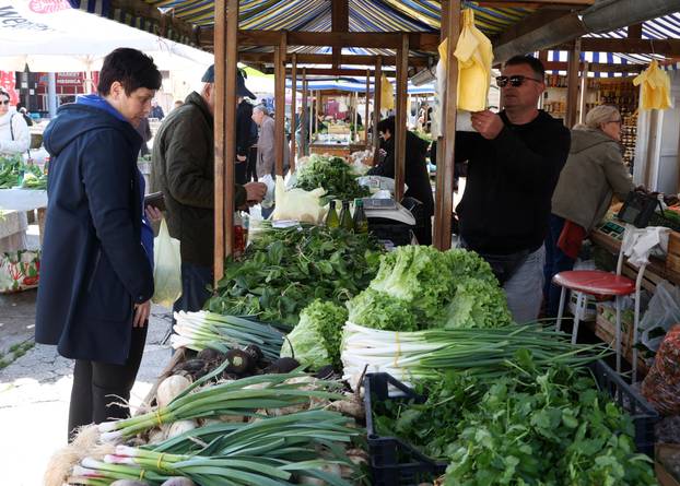 Šibenik: Ponuda na šibenskoj tržnici