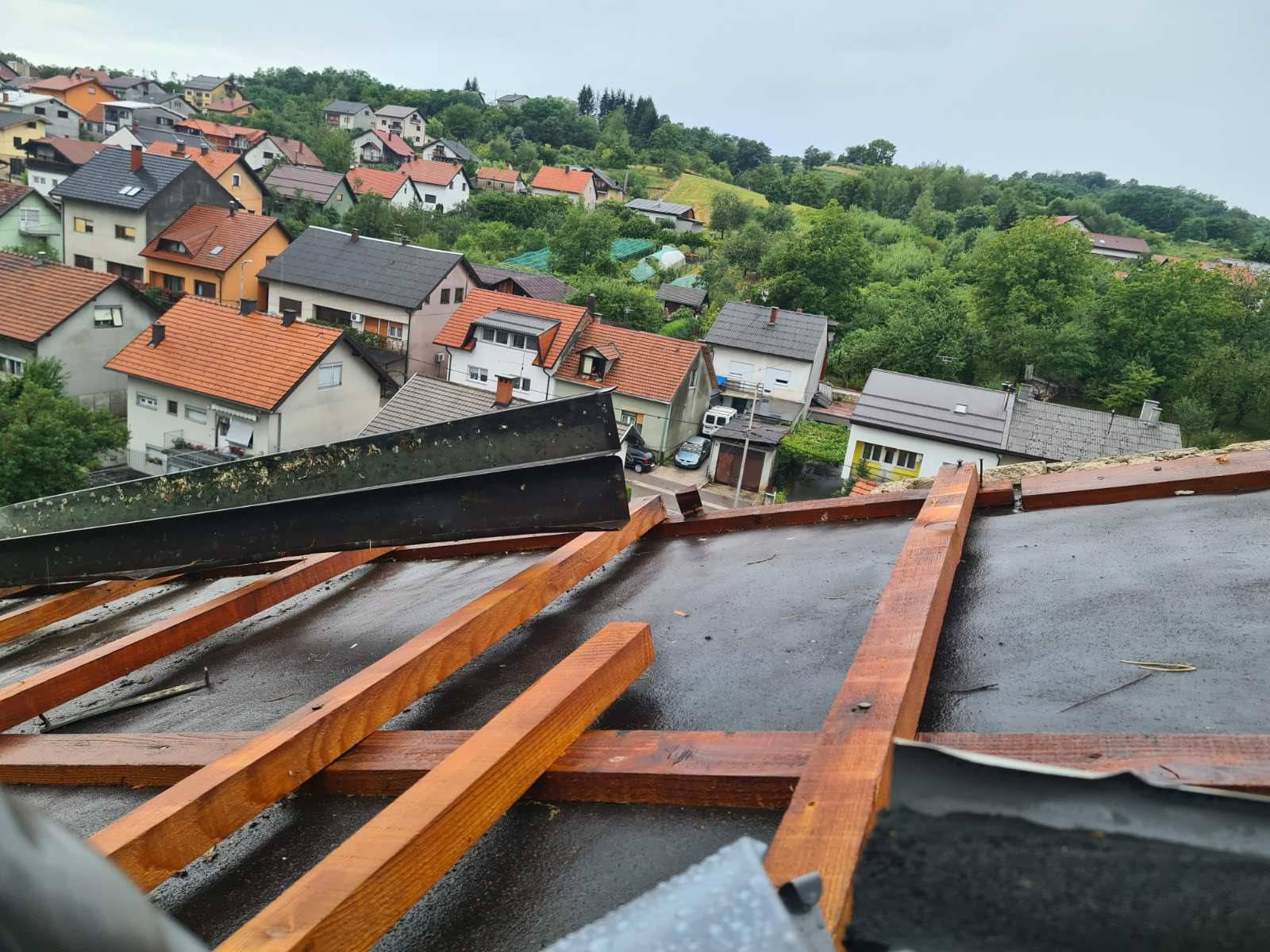 U Dugoj Resi snažno nevrijeme odnijelo krov sa zgrade, kaos je i u Petrinji: 'Cijeli grad pliva'