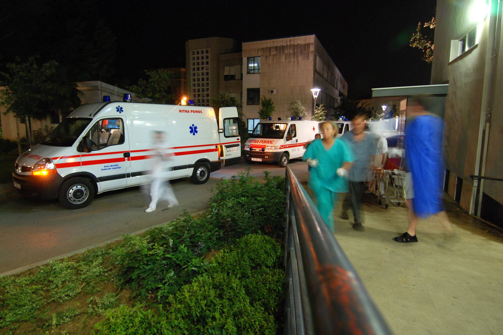 Zadar: Nakon stradavanja na Kornatima, vatrogasci su dovezeni na Odjel kirurgije Op?e bolnice 