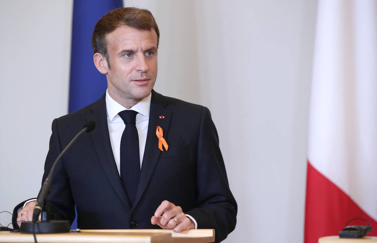 Macron uoči parlamentarnih izbora imenovao nove ministre