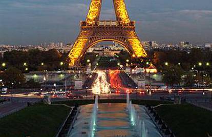 Kontrolori leta spriječili napad na Eiffelov toranj