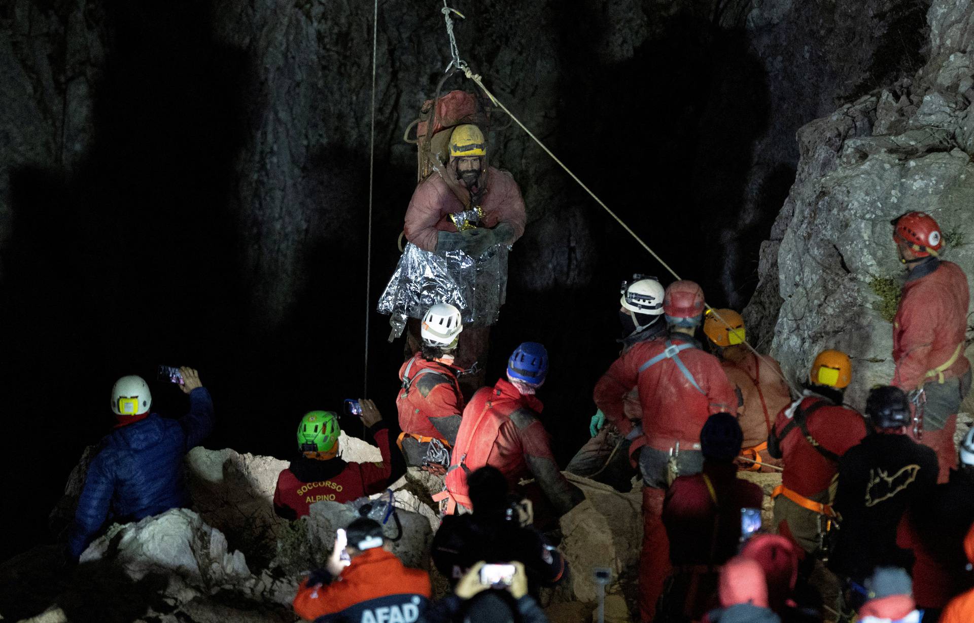 US caver rescued after days-long climb from 1,000 meters deep in Turkish cave