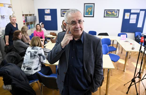 Zagreb: Željko Stipić dao je izjavu medijima o štrajku u školstvu