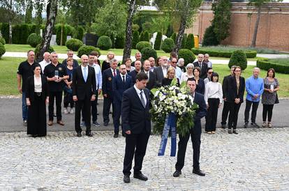 FOTO Diljem Hrvatske odaje se počast stradalim braniteljima