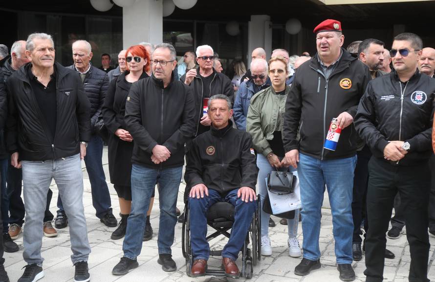 Split: Polaganjem vijenaca i paljenjem svijeća obilježena 34. godišnjica osnutka IX Bojne HOS-a