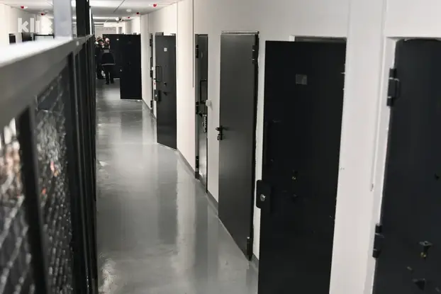 FOTO Otvoren  je 'bosanski Alcatraz': Stiže 150 zatvorenika!