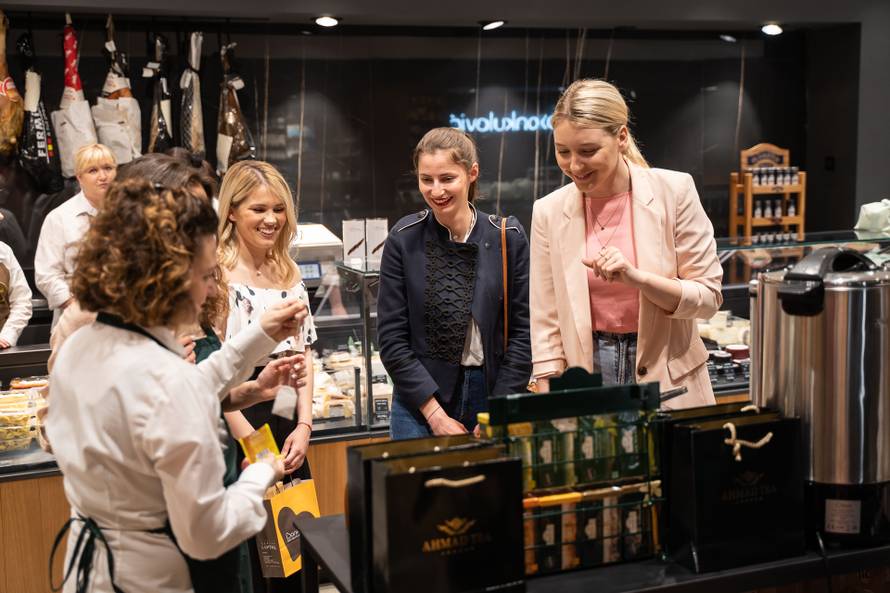 Britanski ambasador otvorio premijeru filma –  Downton Abbey: novo doba