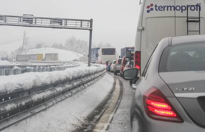 Kaos zbog ledene kiše: Vozi se usporeno, neke ceste zatvorene