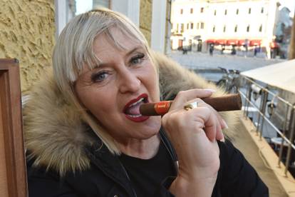 Žena u muškom klubu: 'Jedina u Europi radim vlastite cigare'