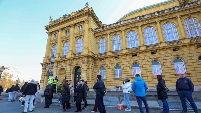 Zagreb: Tradicionalno veliki red za ovogodišnje ulaznice za balet Orašar u HNK