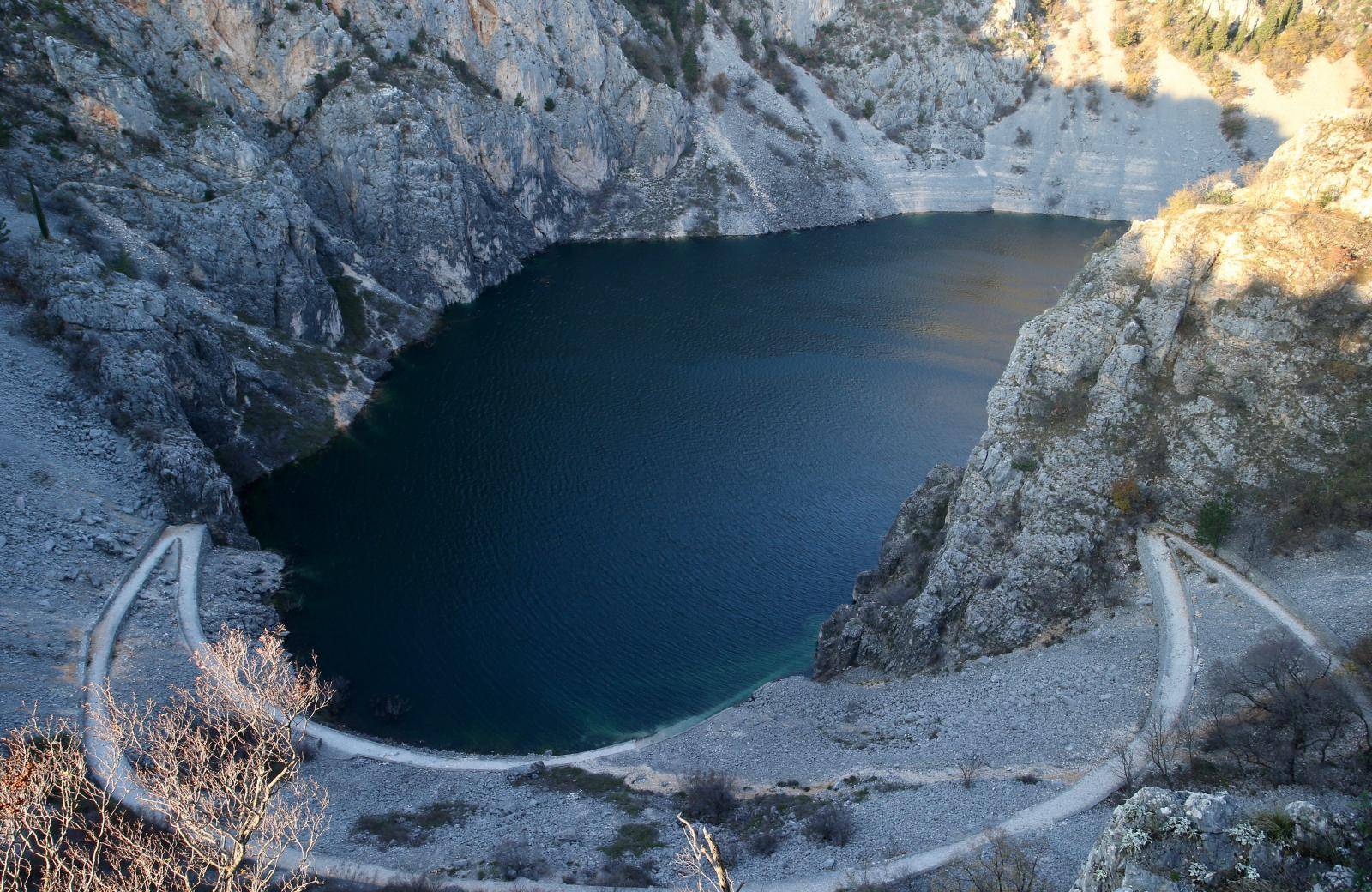 Bajkovita jezera u Imotskom: Voda prekrila 'vilinske pećine'