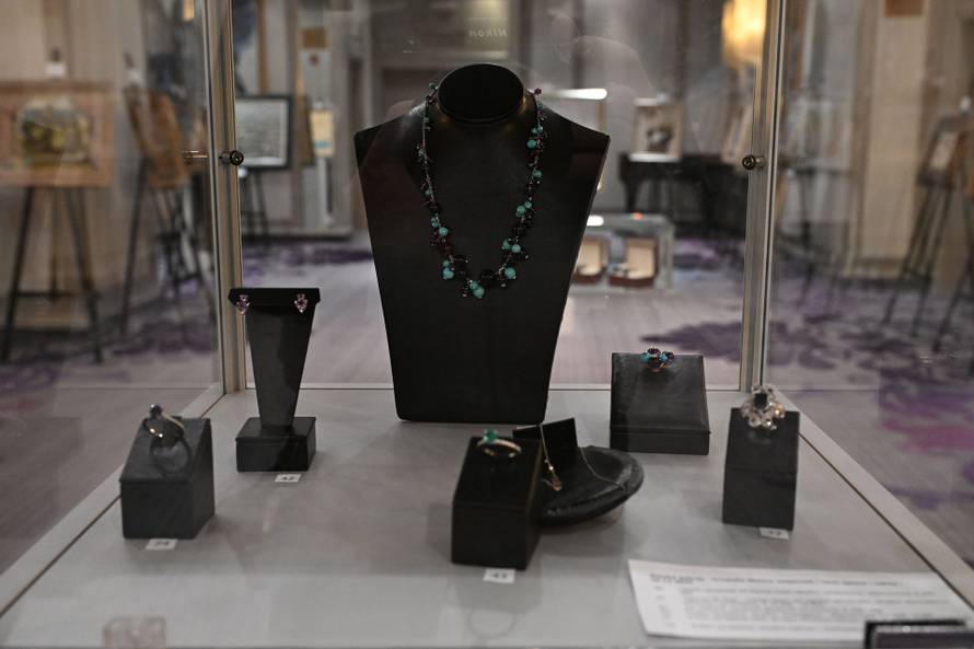 Zagreb: U Hotelu Sheraton izložena su razna umjetnička djela uoči Zimske aukcije aukcijske kuće Artmark Croatia