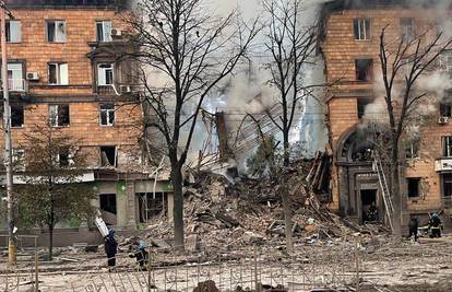 Rusija je ispalila sedam raketa na zgrade, pod ruševinama su civili, spasili trogodišnju curicu