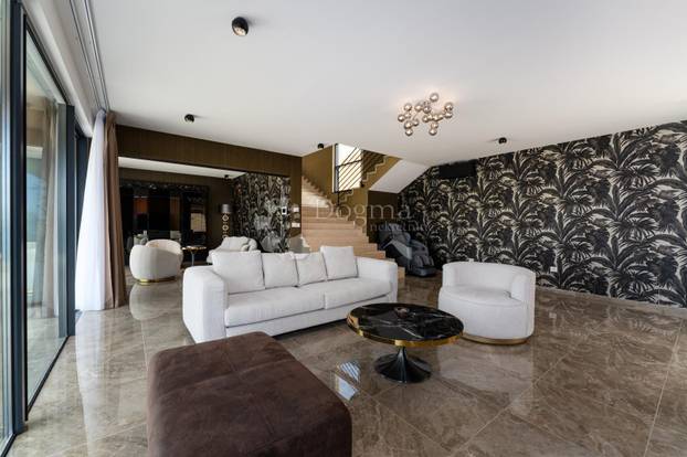 FOTO Pogledajte James Bond vilu u Ražancu! Prodaje se, a oglas je teško prepričati...