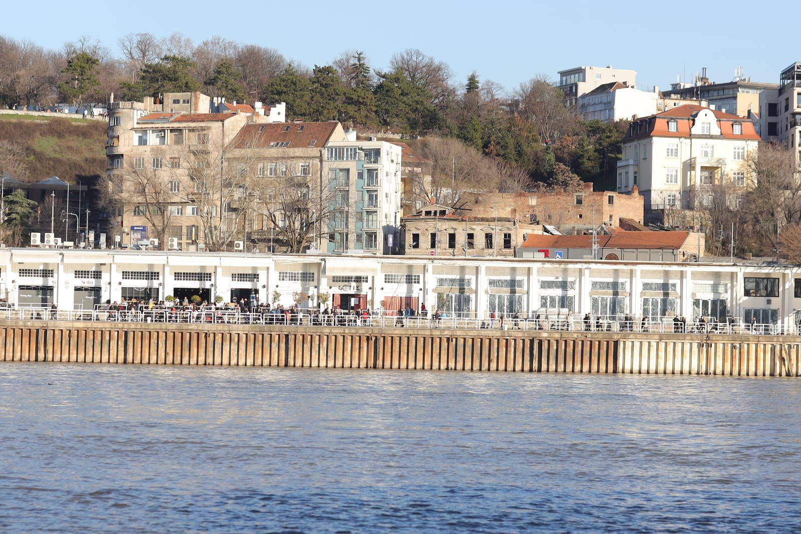 Brodovi pretražuju rijeku ispred kluba, Matejev otac stigao u Beograd: 'Samo da nađem sina'