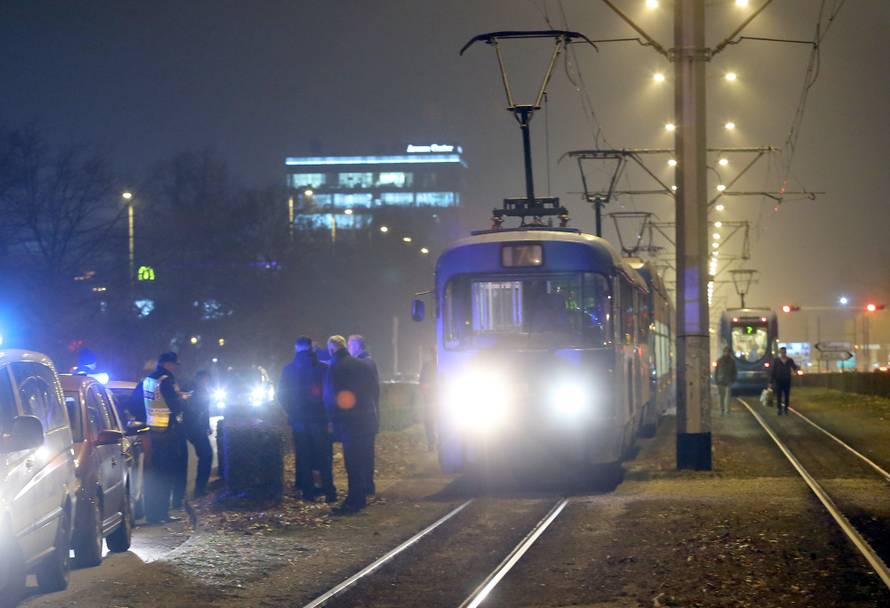 U Zagrebu tramvaj naletio na ženu dok je pretrčavala prugu