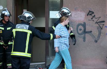 Spasili je vatrogasci: Žena (37) spavala dok joj je gorio stan