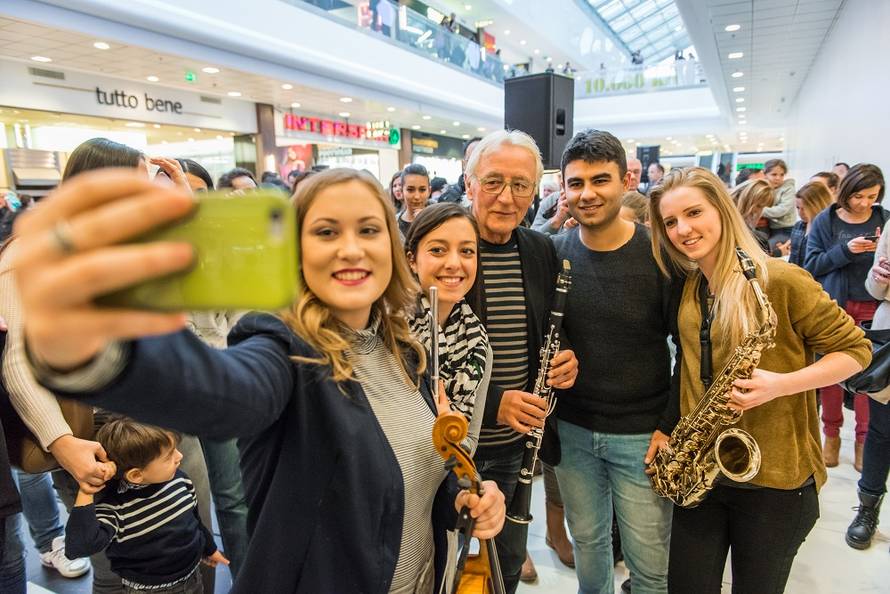 Fanovi iznenadili Olivera Dragojevića u City Centeru one