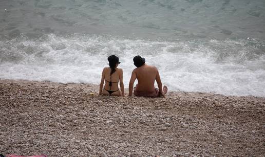 FOTO Zadnji trzaji ljeta: Nakon nevremena u Dubrovniku izašlo sunce, a s njim i brojni turisti