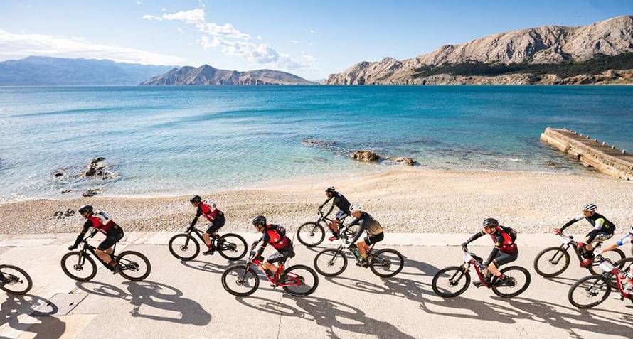 Biciklistički spektakl na otocima i Kvarneru s 400 natjecatelja