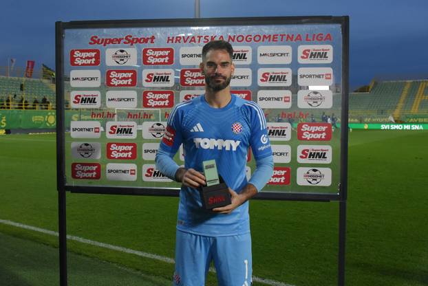 Pula: Ivica Ivušić dobio je nagradu SHNL-a za najbolju obranu mjeseca rujna