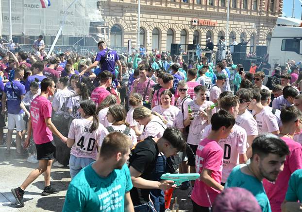 Zagreb: Zagrebački maturanti slave zadnji dan škole