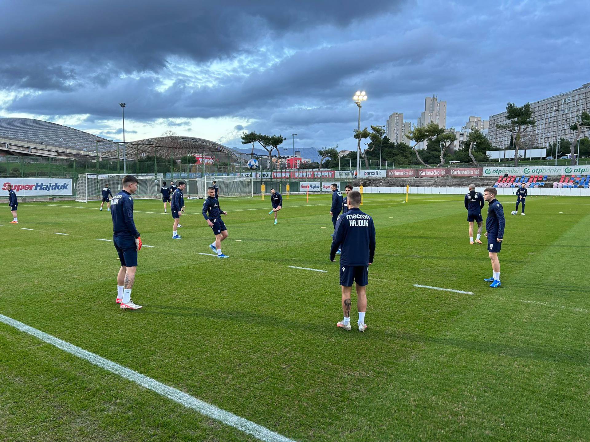 Hajduk krenuo s pripremama za nastavak sezone: Kale igra za 1 euro, s bijelima ostao i Vušković