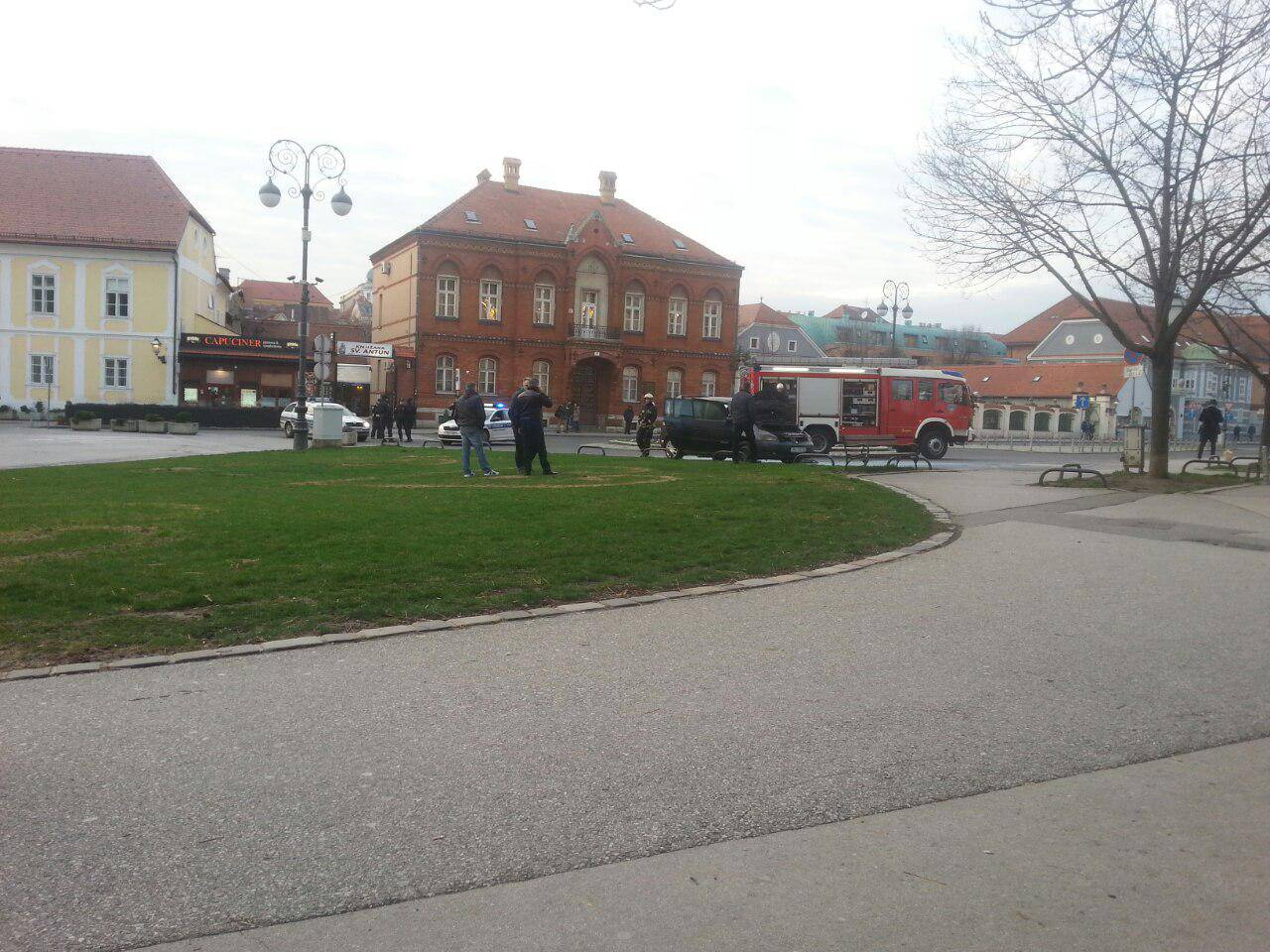 Automobil se zapalio u vožnji, srećom nema ozlijeđenih