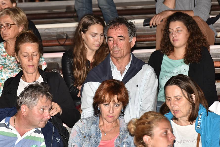 Na premijeri su boksački šampioni skandirali Šampionu