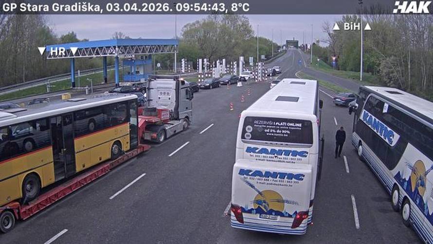 FOTO Na granicama višesatne kolone uoči uskrsnog vikenda