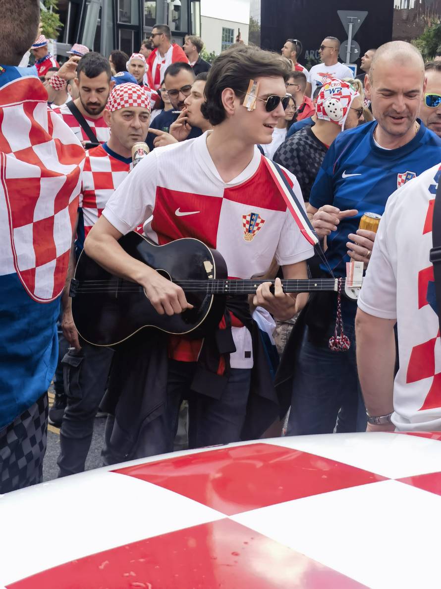 UŽIVO 24sata iz Hamburga: Sve je spremno za spektakl! Navijači stižu u arenu! 'Hoćemo pobjedu'