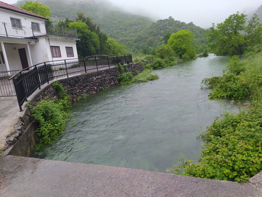 Poplave su poharale vrgorački kraj, nasadi su pod vodom. 'To je tako kada se priroda poigra'