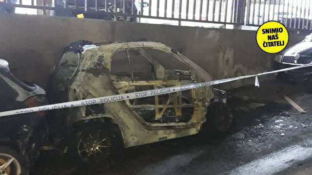 U Splitu potpuno izgorio auto, još četiri su oštećena u požaru