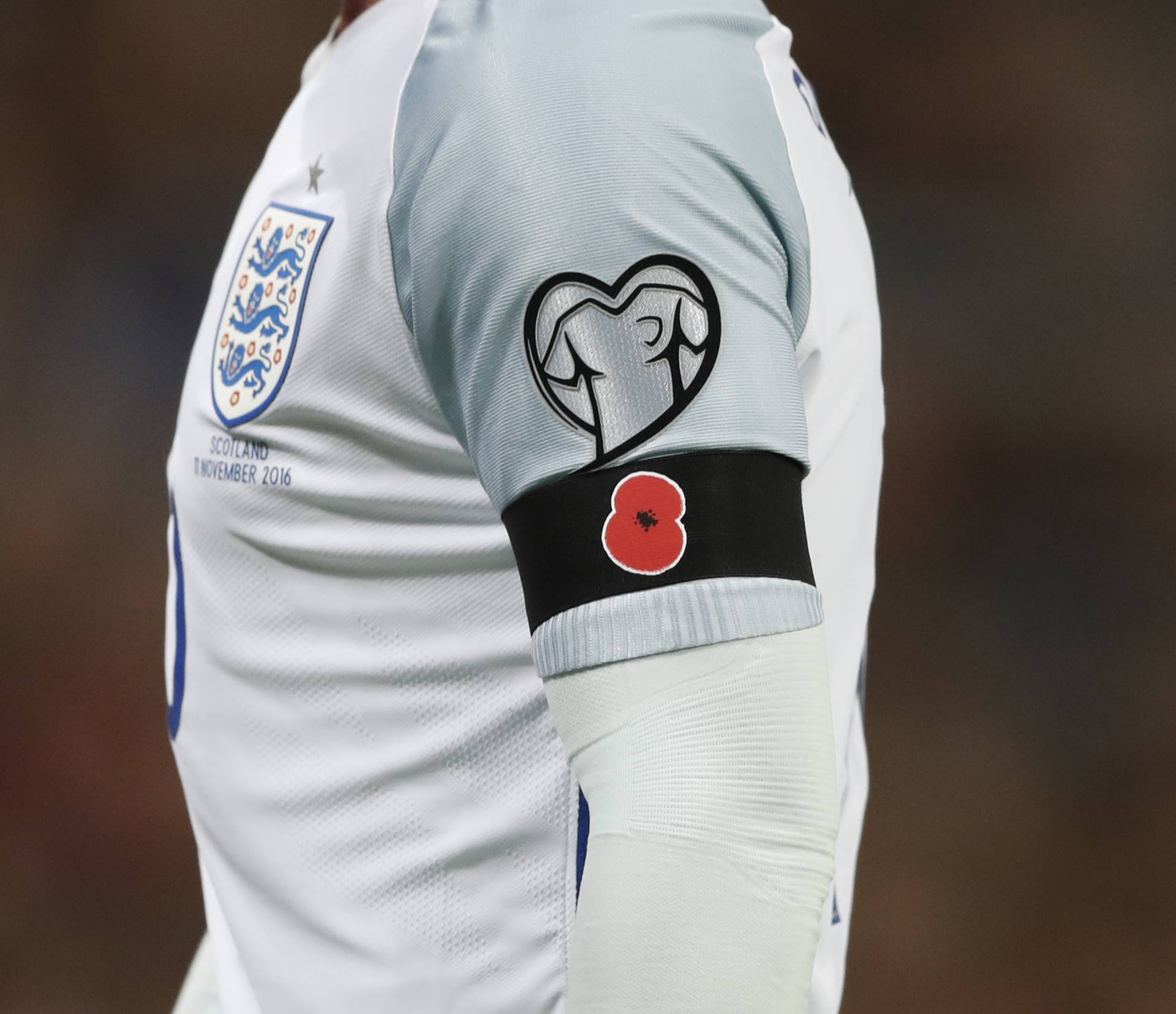 A poppy armband on England's Wayne Rooney