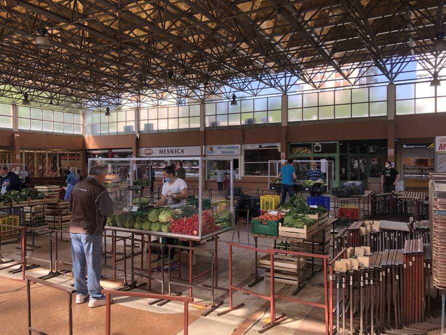 Prodavačima stigli računi: 'Ej, platite prostor koji ne koristite'