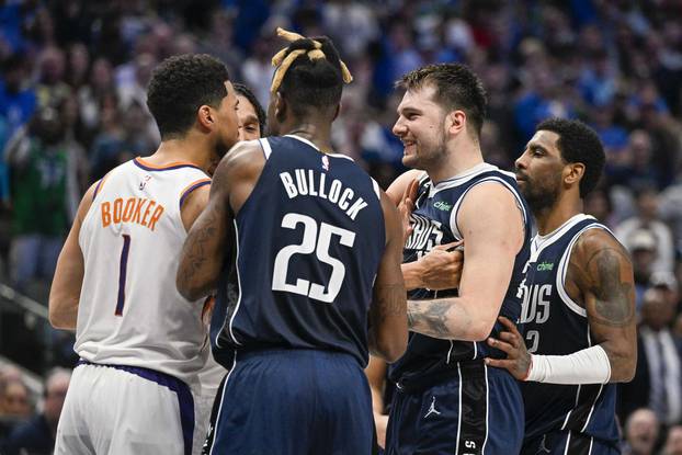 NBA: Phoenix Suns at Dallas Mavericks