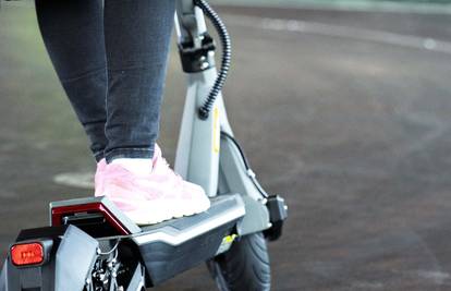 Policija u Sunji oduzela djeci električne romobile, roditelji kazneno odgovorni