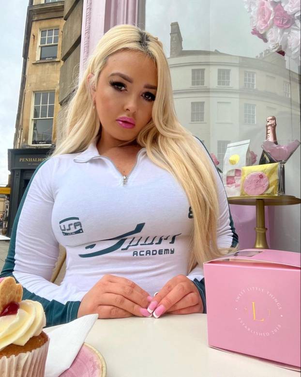 FOTO Bujnoj influencerici ova fobija otežava život: 'Bojim se!'