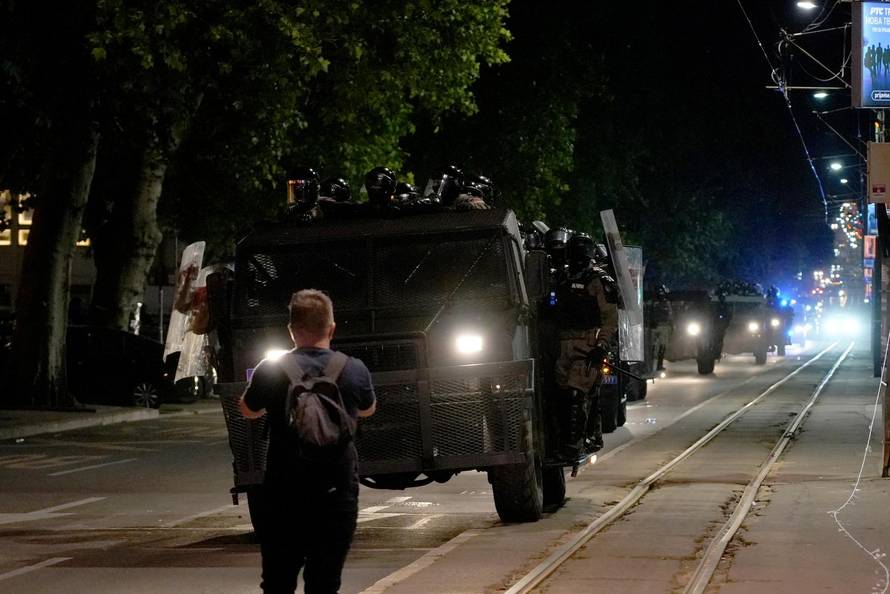 Neredi u Beogradu, sukobili se prosvjednici i policija