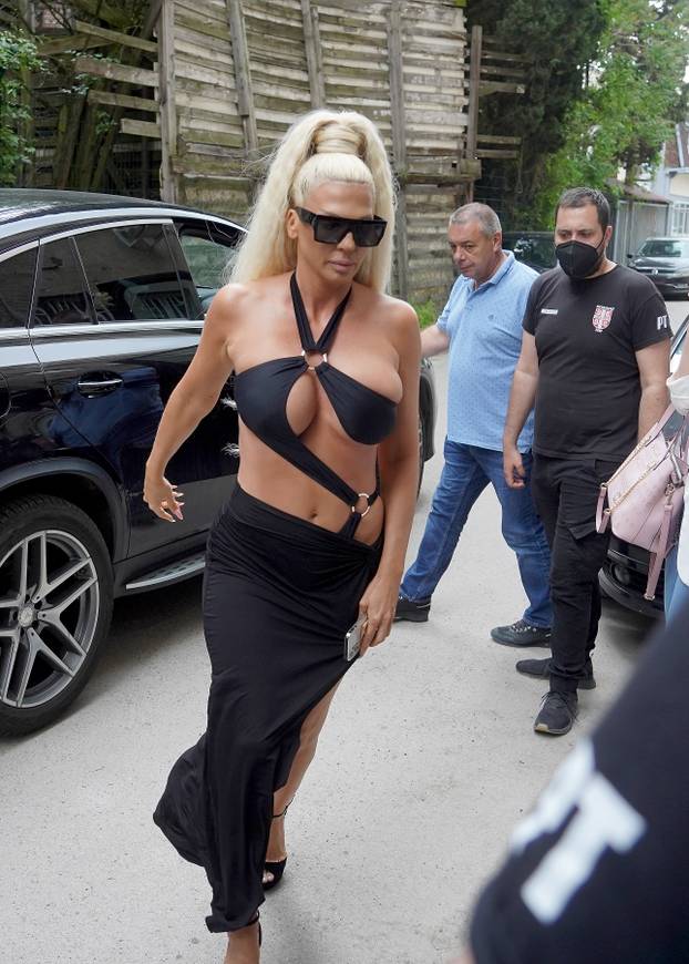 The arrival of the jury to record the show of Zvezda Granda in the TV studio of Grand Television. Dolazak zirija na snimanje emisije Zvezde Granda u tv studiju Grand televizije.