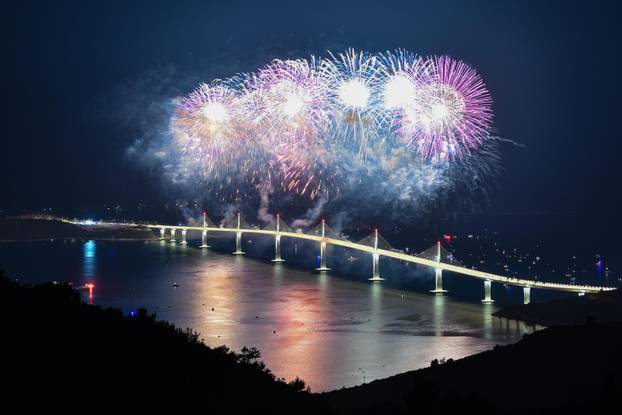 Vatromet nakon svečanosti otvorenja Pelješkog mosta