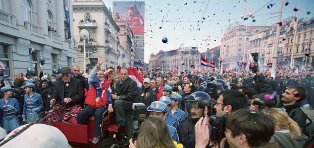 Zagreb: 25.02.2002., sve?ani do?ek Janice na trgu nakon OI u Salt Lake Cityu