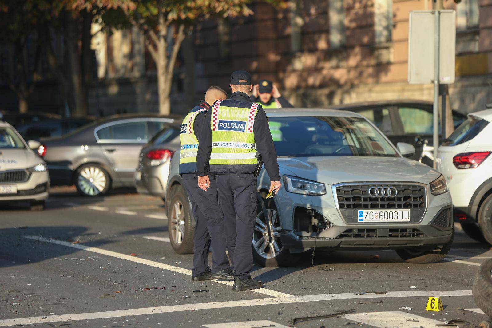 Zagreb: U prometnoj nesreći sudjelovala tri automobila, jedna osoba ozlijeđena