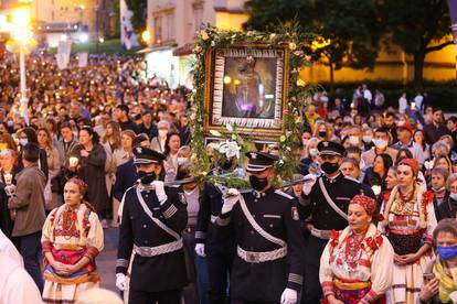 FOTO Slavlje u Zagrebu: Ovako je večeras izgledala procesija