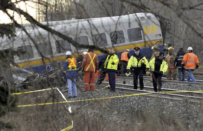 Kanada: Putnički vlak iskočio iz tračnica, troje ljudi poginulo