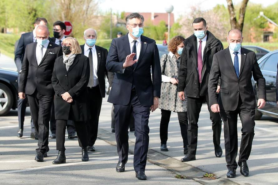 Premijer Plenković sa suradnicim položio vijence povodom 76. obljetnice Jasenovca